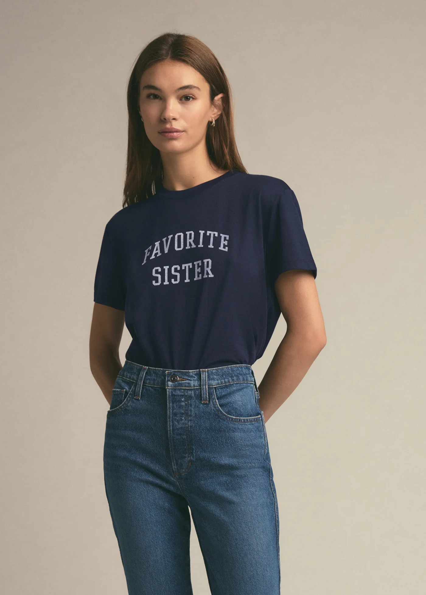 FAVORITE SISTER CROPPED COLLEGIATE TEE