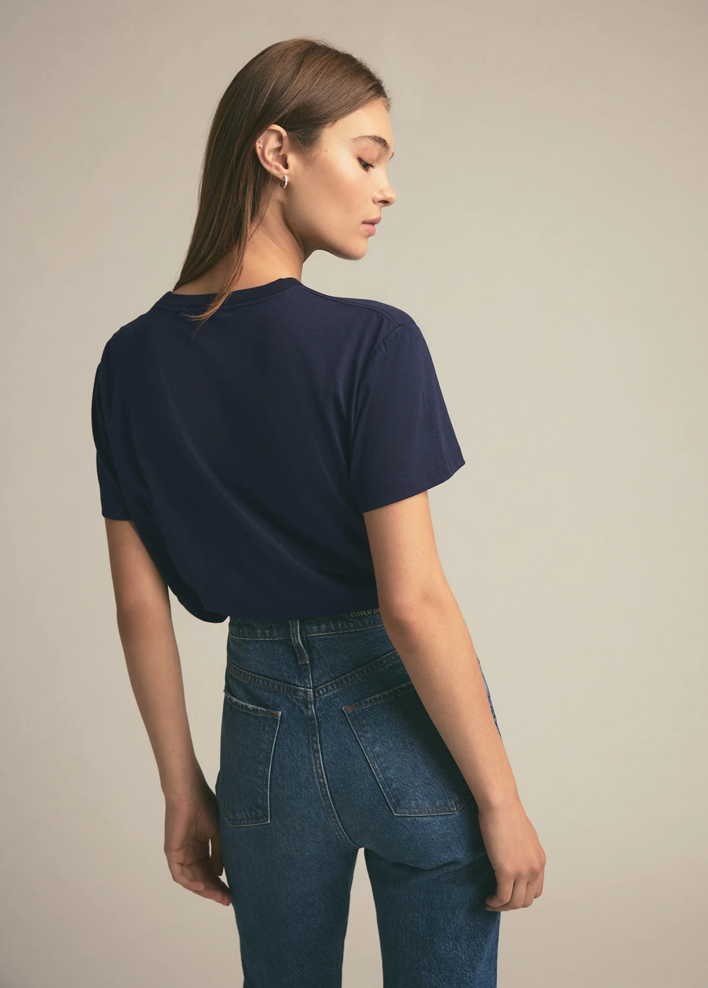 FAVORITE SISTER CROPPED COLLEGIATE TEE - Image 3