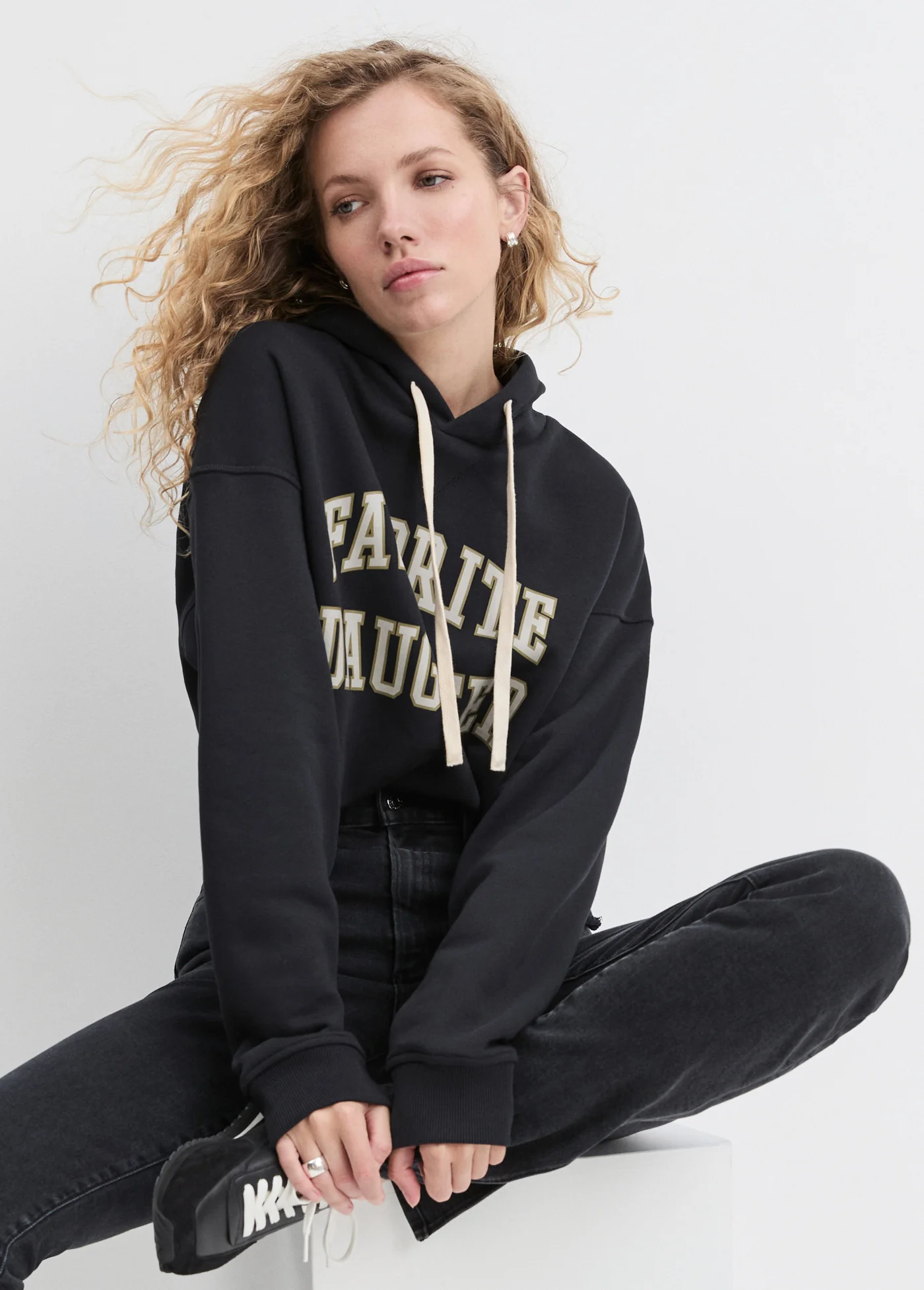 THE CROPPED COLLEGIATE HOODIE - Image 3