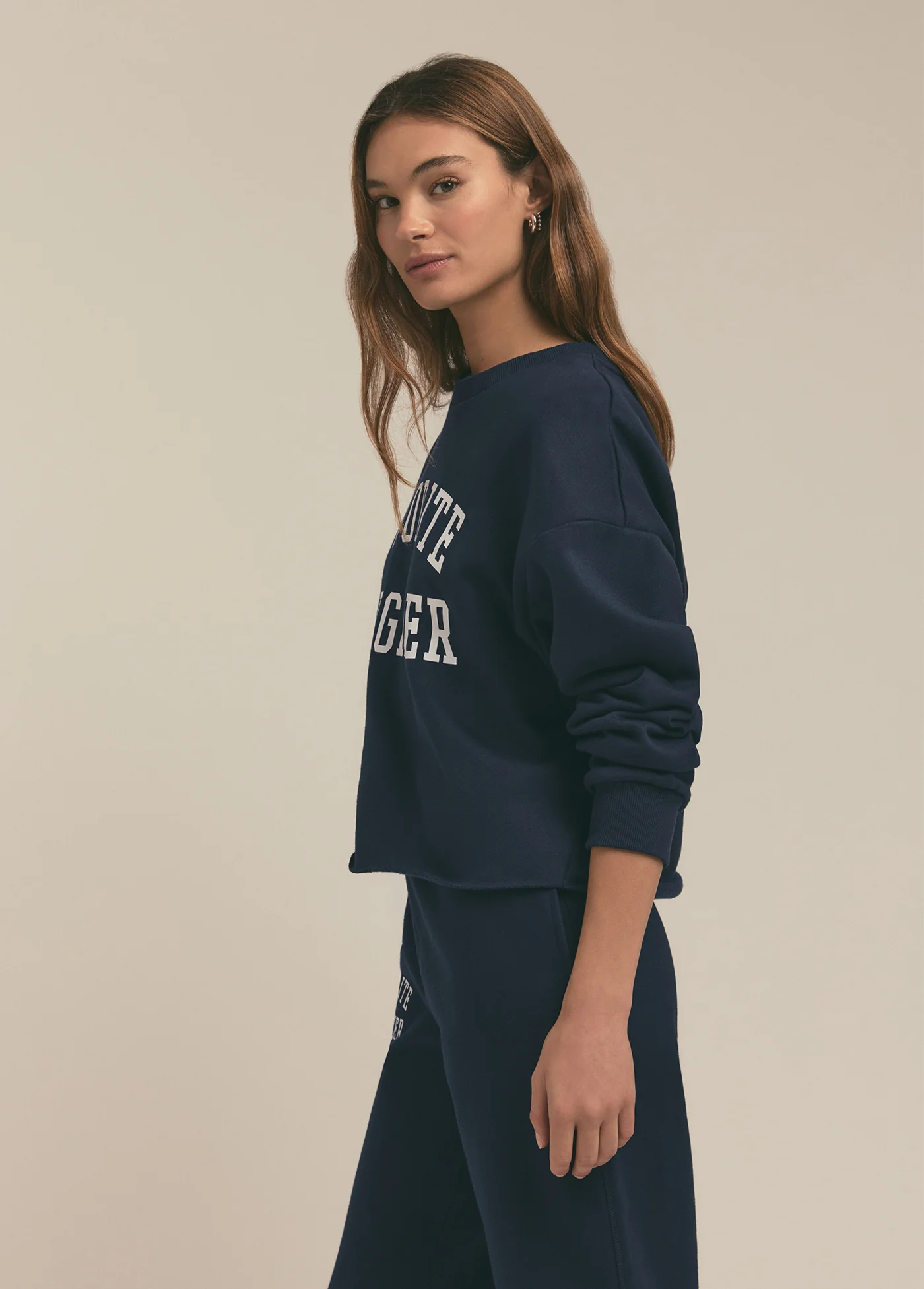 THE CROPPED COLLEGIATE SWEATSHIRT - Image 3
