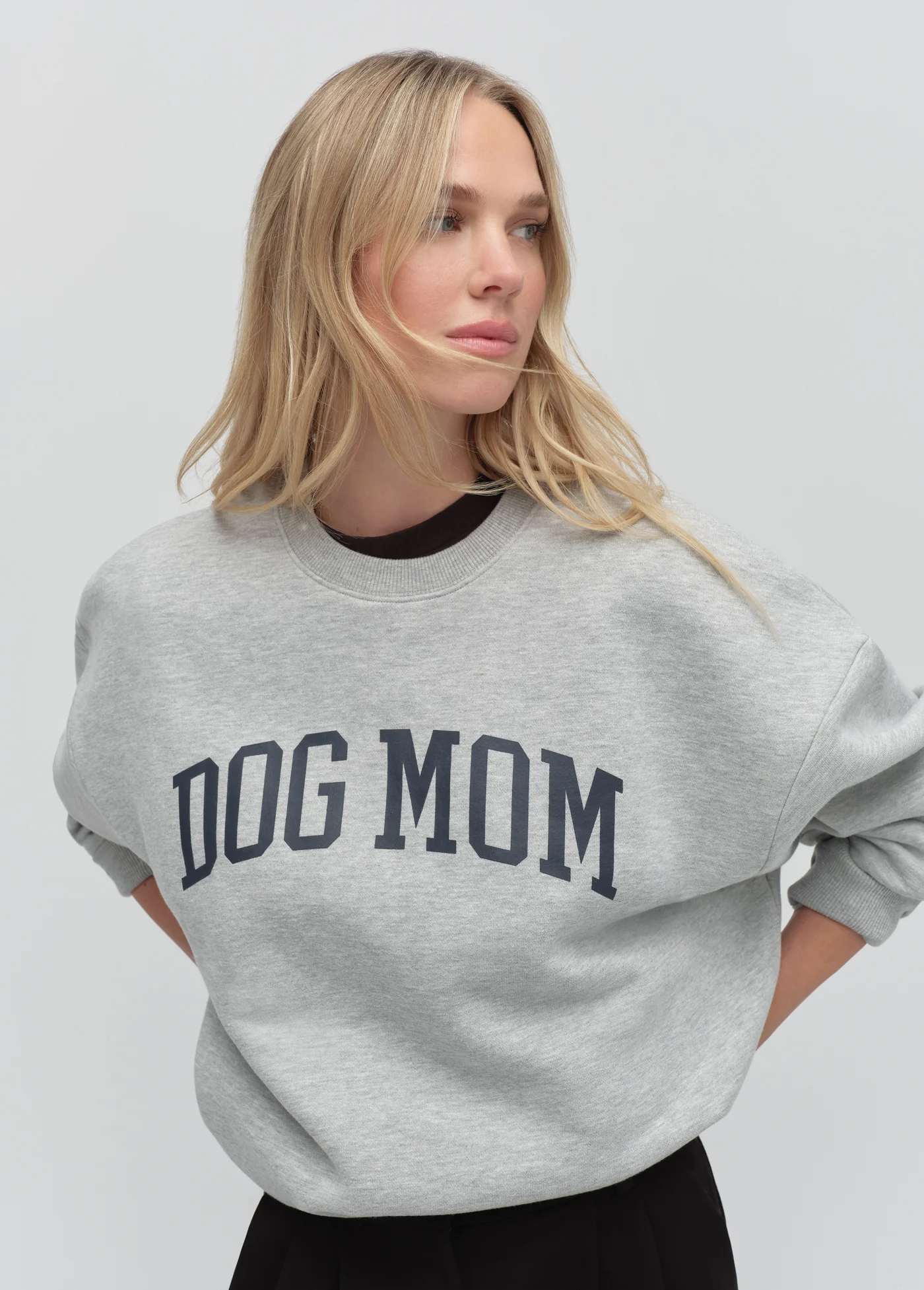 THE DOG MOM SWEATSHIRT - Image 3