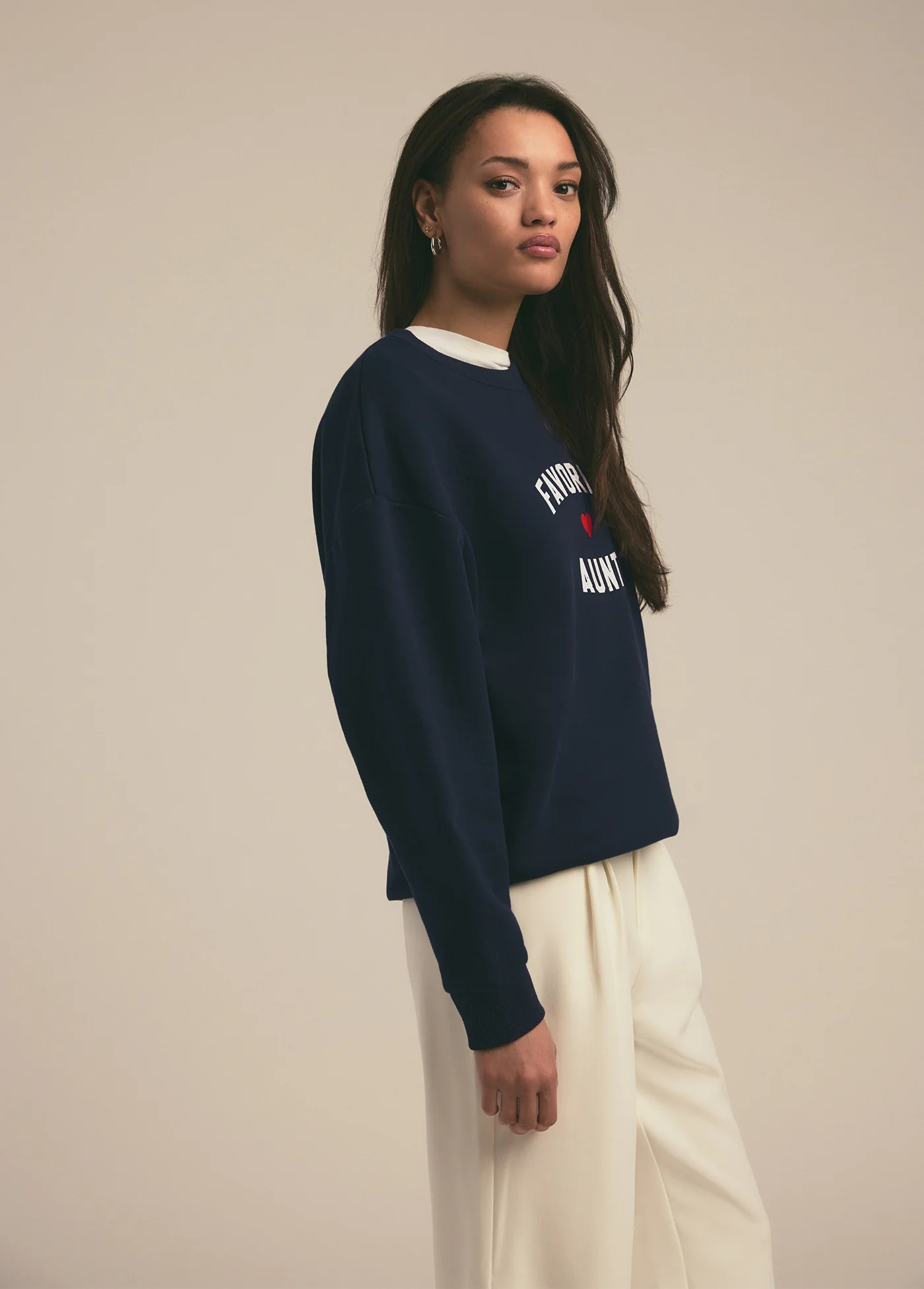 FAVORITE AUNT HEART LOGO SWEATSHIRT - Image 3