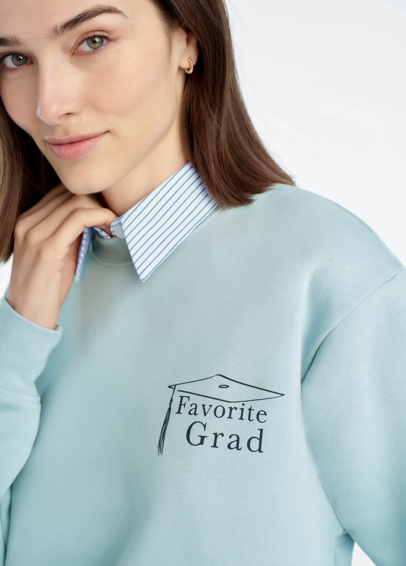 THE FAVORITE GRAD CLASSIC SWEATSHIRT