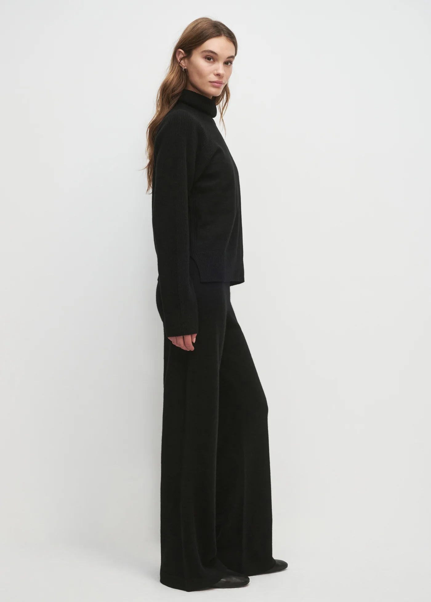 THE MINIMALIST SWEATER - Image 8