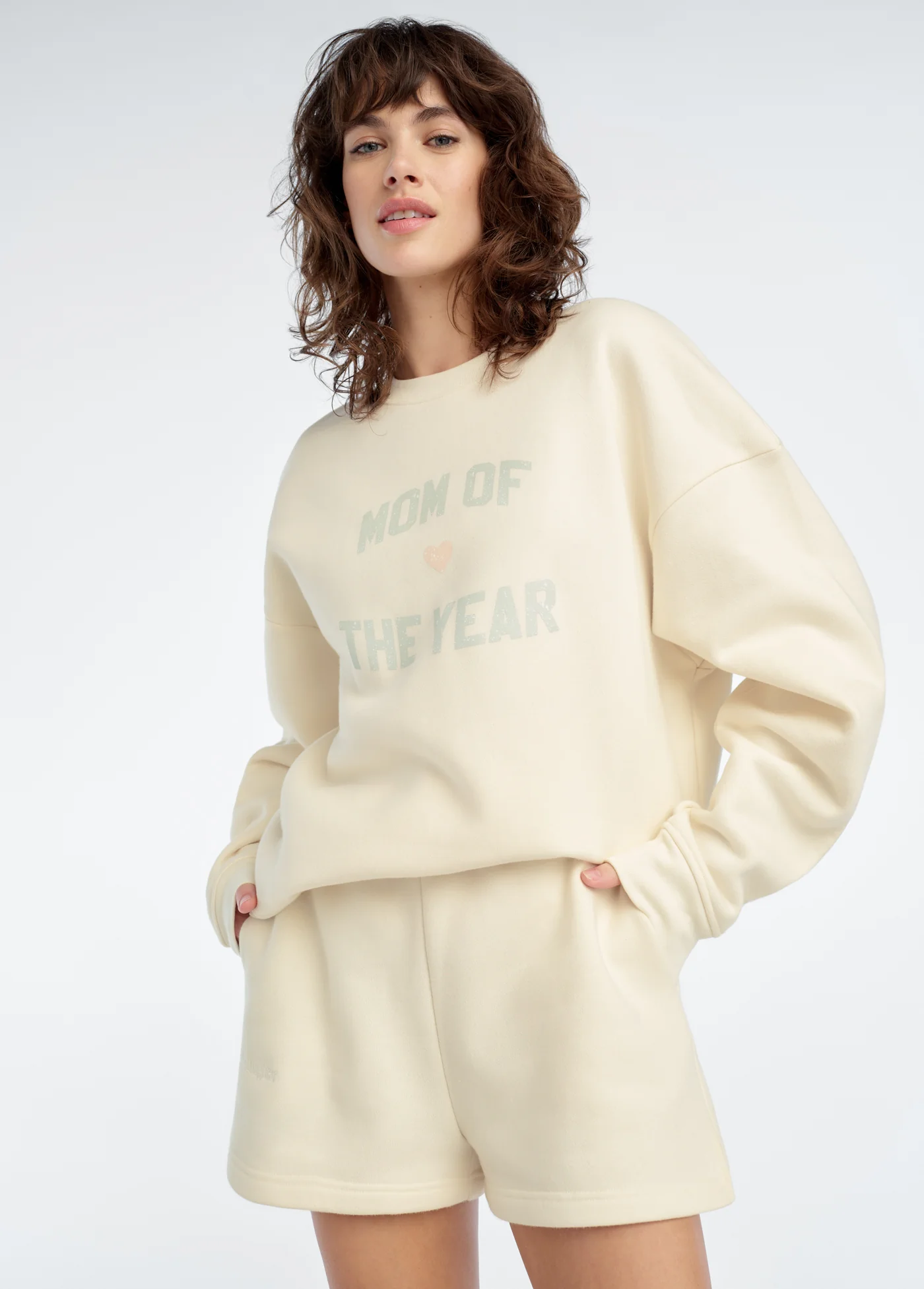 THE MOM OF THE YEAR SWEATSHIRT - Image 3