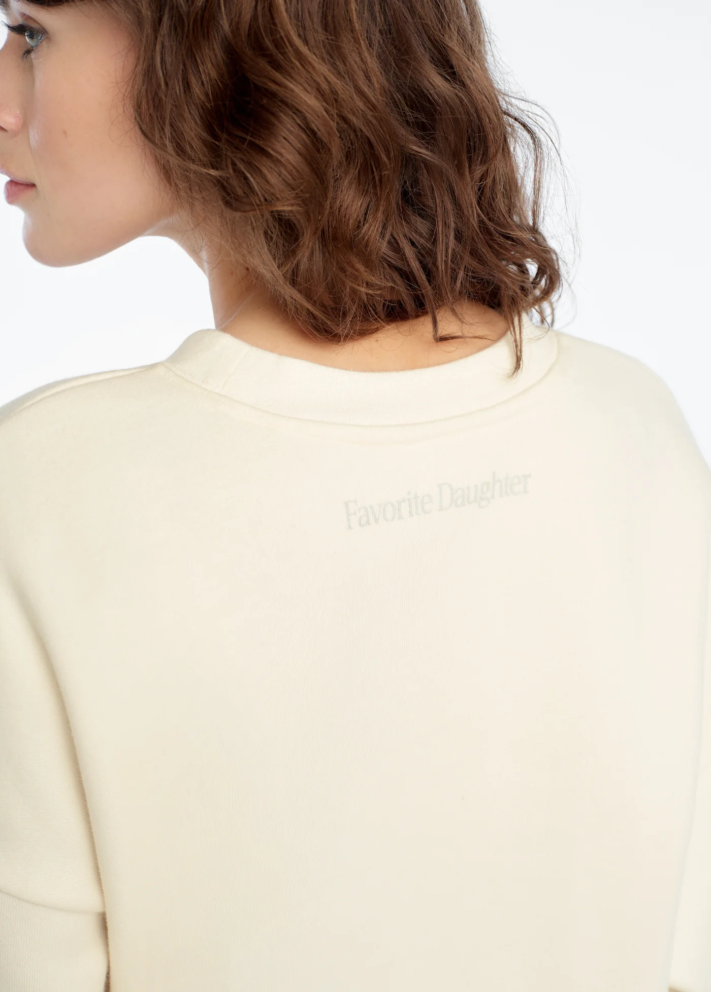 THE MOM OF THE YEAR SWEATSHIRT - Image 5