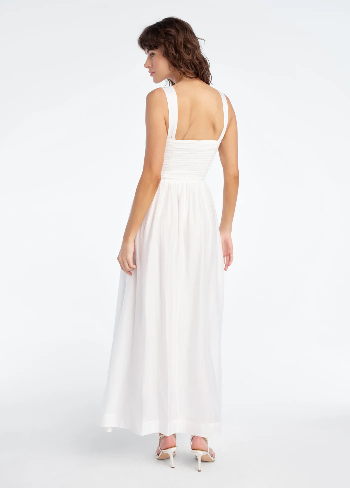THE PRETTY DRESS - Image 3
