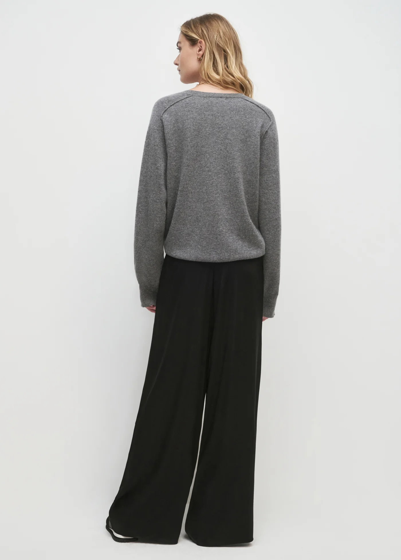 THE RYANN SWEATER - Image 6
